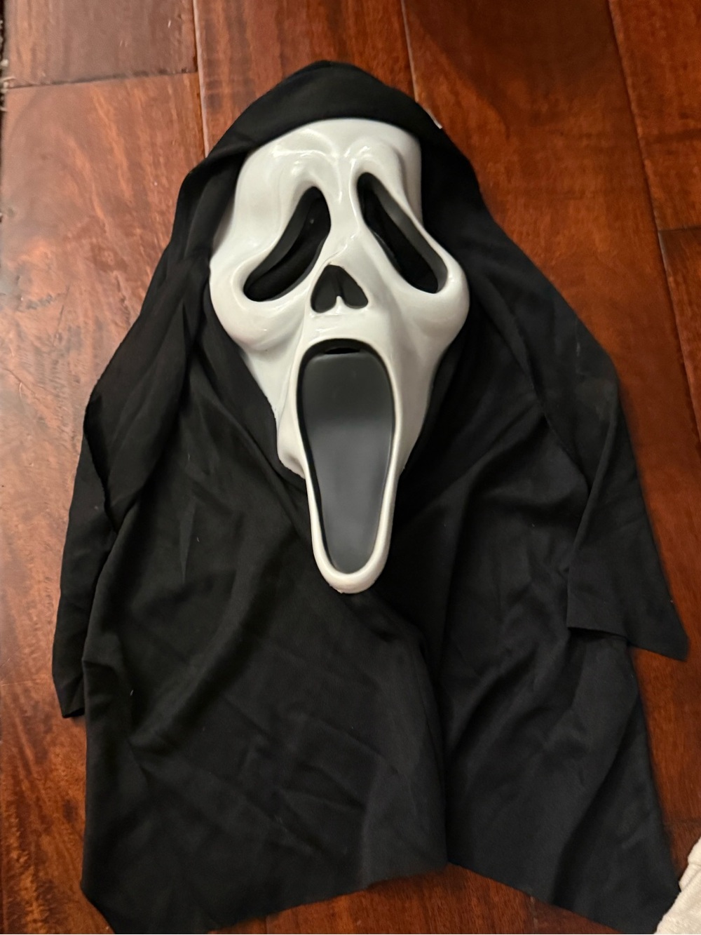 NWOT Spirit Black and White Scream Mask with Hood